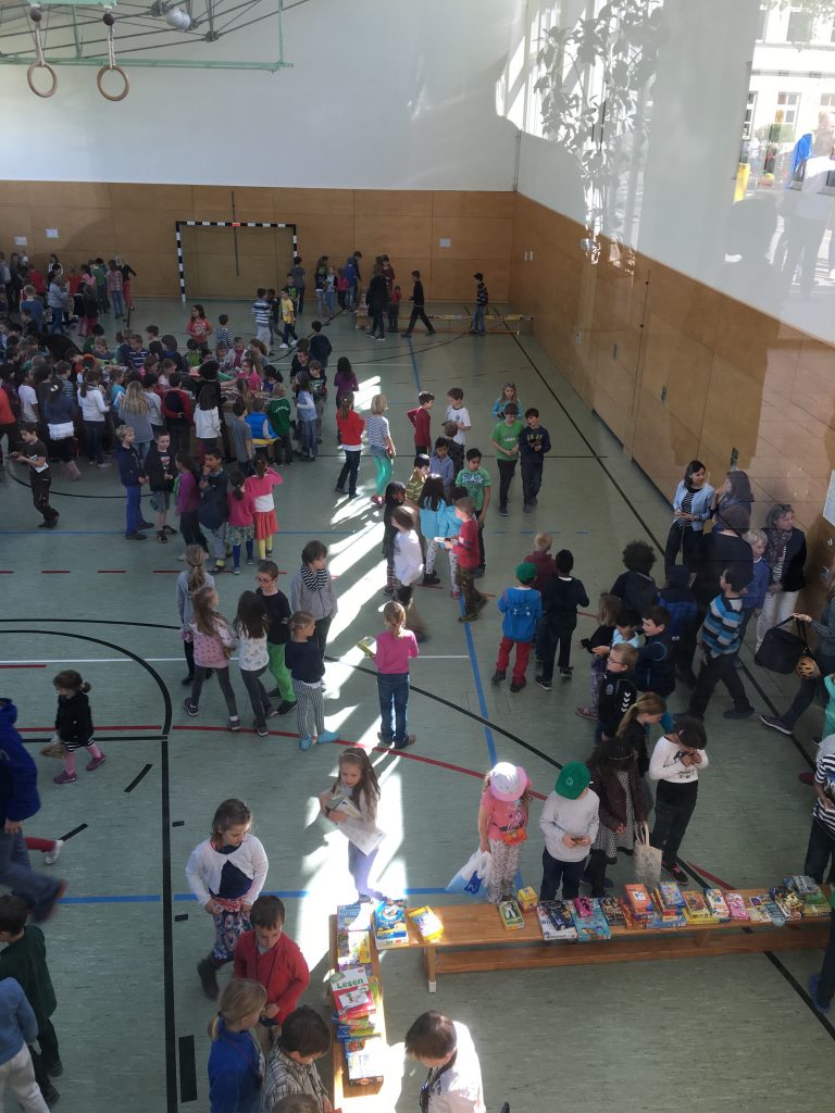 Medienbasar in der Eversbusch-Grundschule